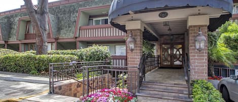 Main Entrance to Chateau L'Auberge