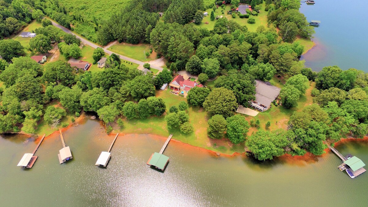 Tranquil, Close to the Water, Swim/Boat Dock, Hot Tub, Fireplace, Misty Mornin’s
