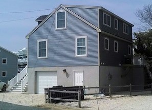 Parking for 3-4 cars in driveway