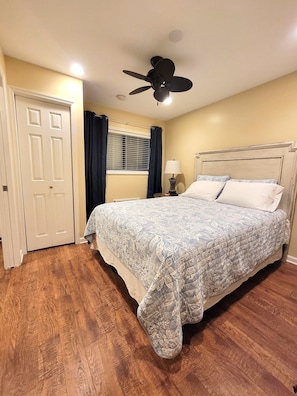 Bedroom with Queen Bed