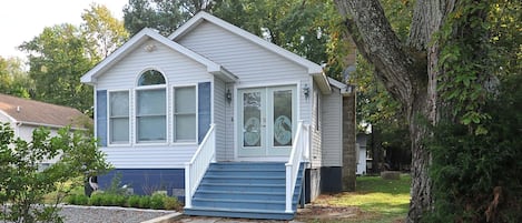 Cottage In Town