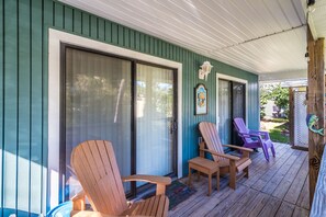 Back deck with beautiful breezes