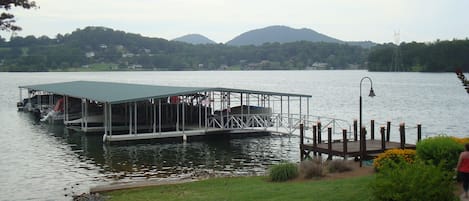 LUXURIOUS 3 BR TOWNHOUSE ON LAKE CHATUGUE W/COVERED BOAT DOCK