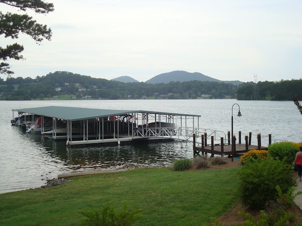 LUXURIOUS 3 BR TOWNHOUSE ON LAKE CHATUGUE W/COVERED BOAT DOCK