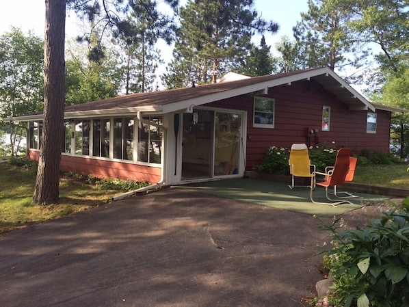 Entry view from driveway