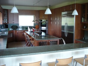 Top Floor All Granite Kitchen with Island Eat-In Area, Prep Sink and Cook Top 