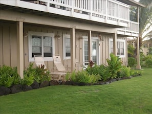 Ocean front lanai for dining or lounging