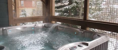 Awesome jacuzzi on deck!