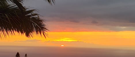 Sunset View From Upper Lanai