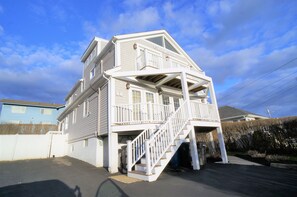 Multi level, stunning,
3 beautiful kitchens, 3 living areas, 6 full bathrooms
