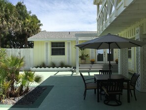 Front entrance lounge area