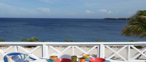 Sweeping sea views, tropical sunsets, starry nights--all yours at Marazul 10B!