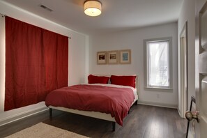 1st floor bedroom with 42" TV and brand new King Size bed.  Full en-suite bath.