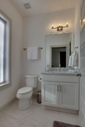 en-suite bath in 1st floor bedroom.