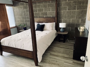 Bedroom with Queen bed