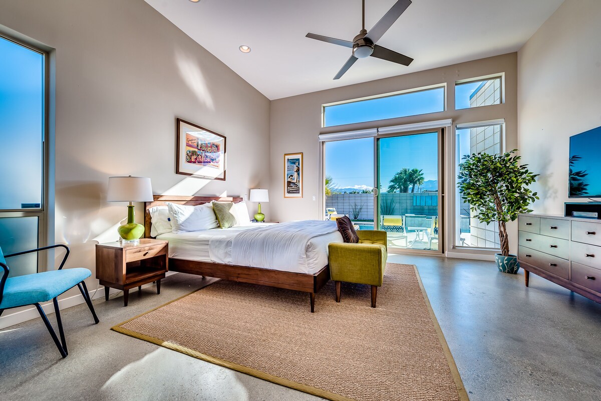 PS Paradise: Contemporary Modern Home; Large with Modern Comforts