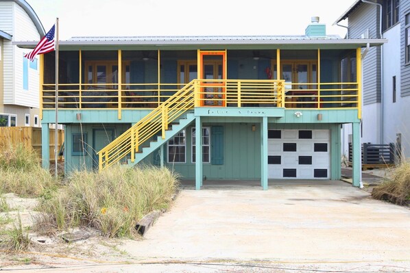 Folie ‘a Deuxn is a funky Grayton Beach house with a New Orleans vibe.
