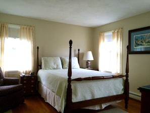 1st Floor Master Bedroom with Queen Bed!