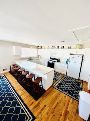 Top Floor Kitchen and Dining (Upgraded 2022)