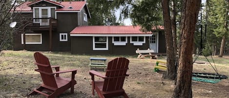 Family Friendly Cabin with plenty of outdoor space to relax and play!