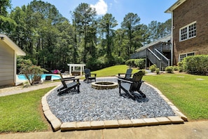 Fire pit area (no firewood provided)