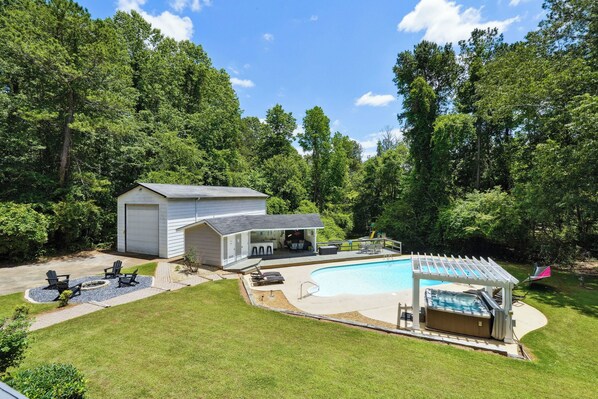 Pool ONLY OPEN May - September, HotTub open ALL YEAR