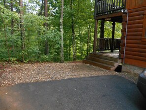 Easy access to the main floor of the cabin from the driveway.