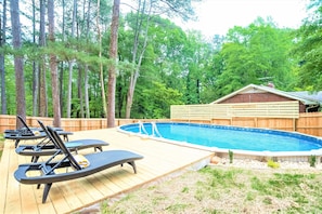 Pool ONLY open last weekend of Apr - Sep, Newly added: HotTub open all year.