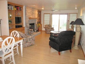 Step inside to a smartly furnished, cozy space w/all the amenities you'll want