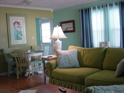 Work,Stay,Play...5strPrvtBeachsideHome, SelfEntry,FastFreeWiFi,FncdYrd,PetsWlcmd