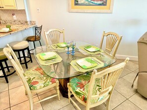 Cozy dining table with room for 4. Have a nice dinner with the family!