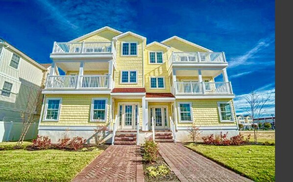 Hawaiian Resort Luxury Condos