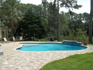 Large sunny pool with kiddie/sun shelf and 8ft deep end!