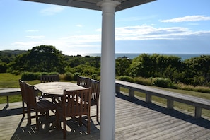 Outdoor table seats 6