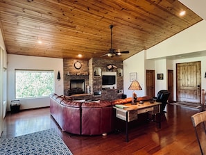 Upstairs Living Room 