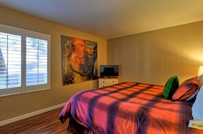 First bedroom, one king size bed