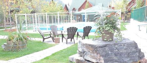 Come Enjoy The Pool & Hot Tub In Our Beautiful Courtyard