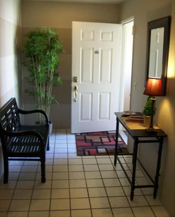 Entrance (keyless entry)
