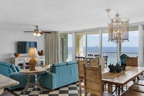 Living room/Dining Area