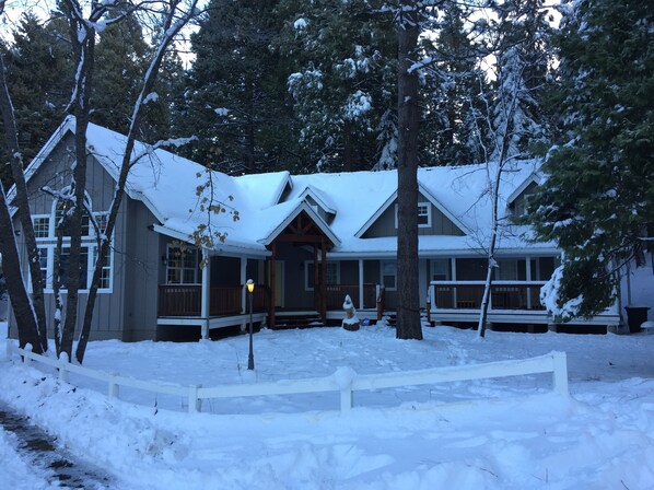 The Yellow Dog Inn - Winter