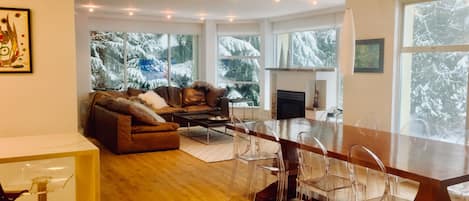 Spacious living room with views of the ski slope