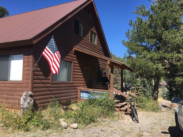 Front of cabin - Plenty of flat parking