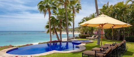 Villa Pacifica - Stunning ocean view from pool and patio