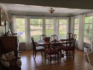 dining room , seats 8