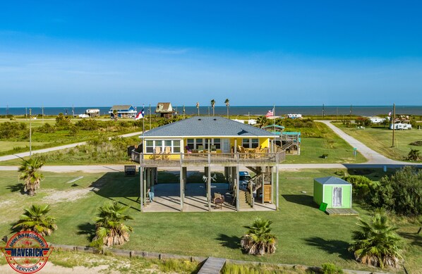 Alternate bay side view of property.