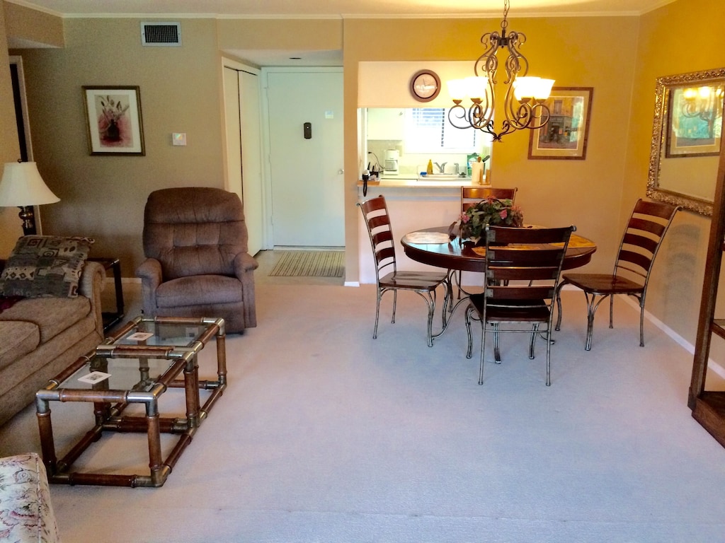 Lanai Village Two Bedroom Condo Diamondhead