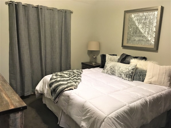 Master bedroom - Winter Decor