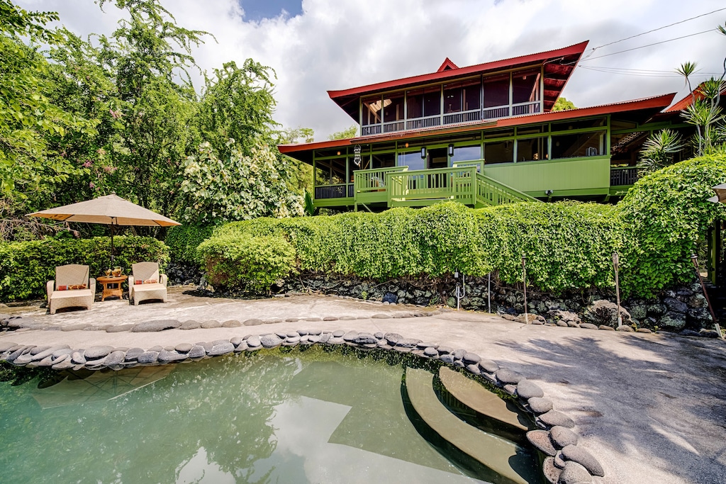 Unique vacation rental in Hawaii Big Island near the Captain Cook monument