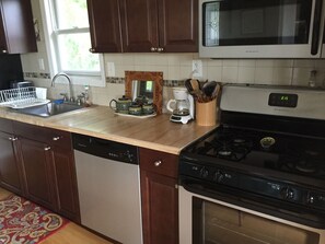 Kitchen with all the necessities!
