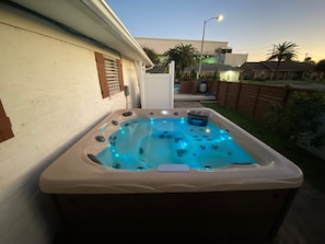 7 Person Hot Tub